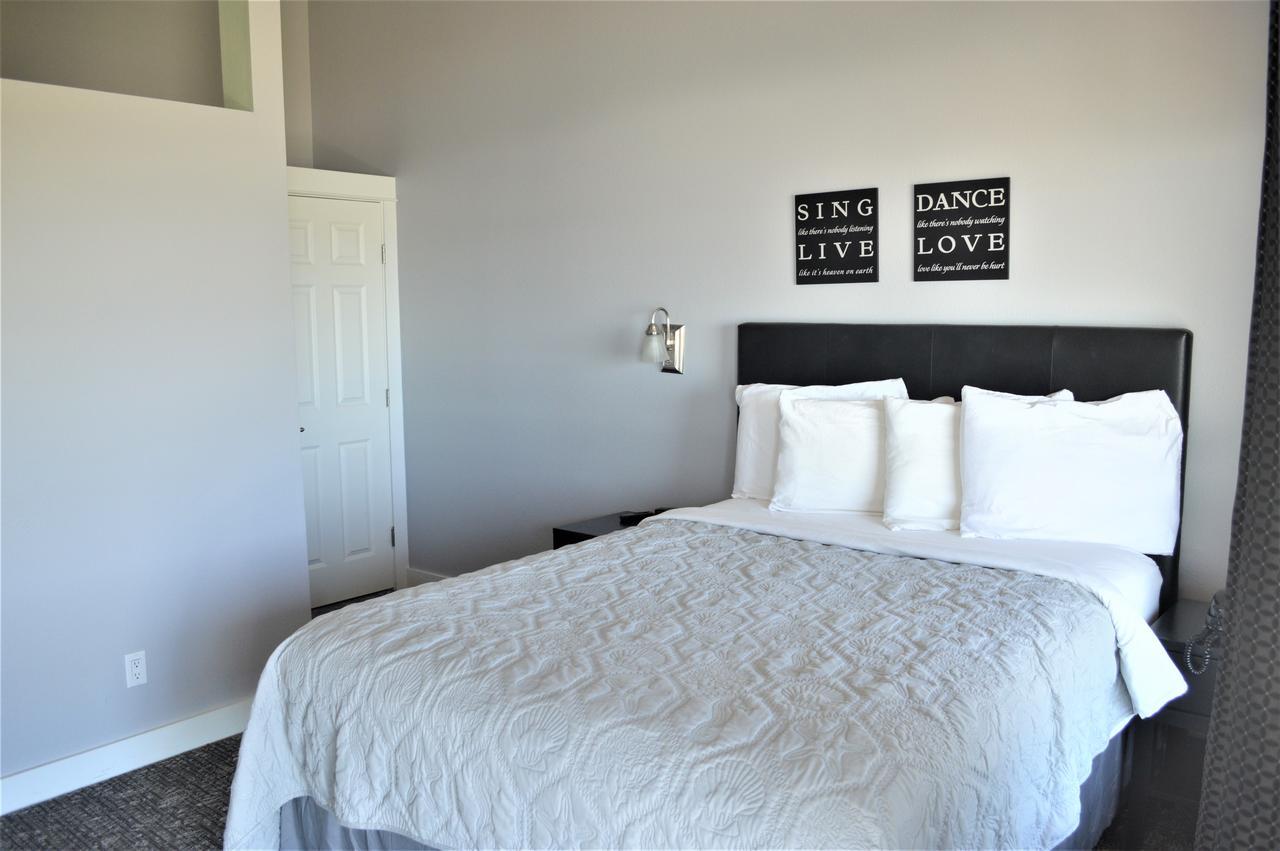 Beachfront Manor Hotel Lincoln City Bagian luar foto