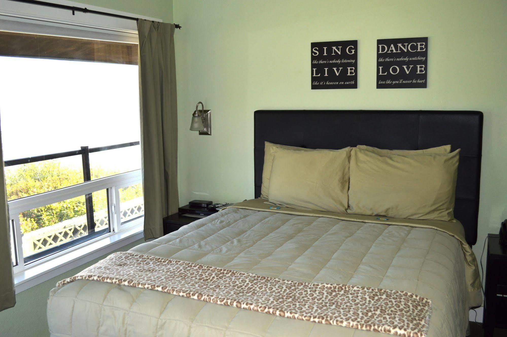 Beachfront Manor Hotel Lincoln City Bagian luar foto