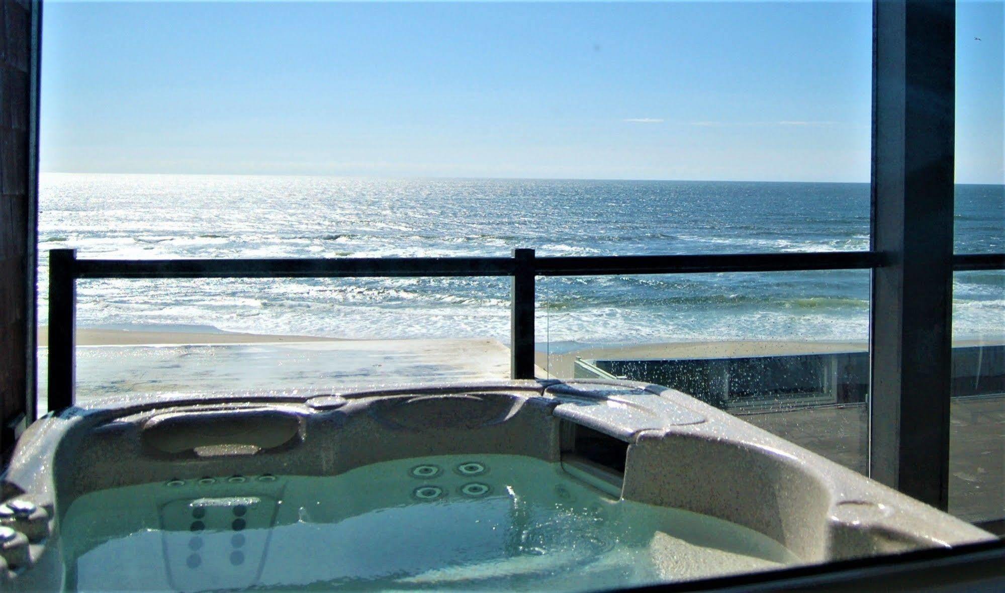Beachfront Manor Hotel Lincoln City Bagian luar foto