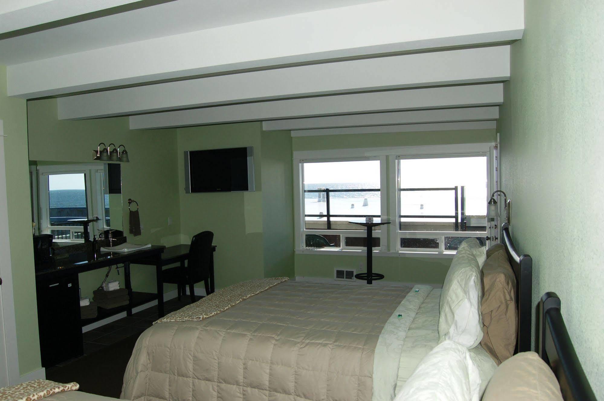 Beachfront Manor Hotel Lincoln City Bagian luar foto