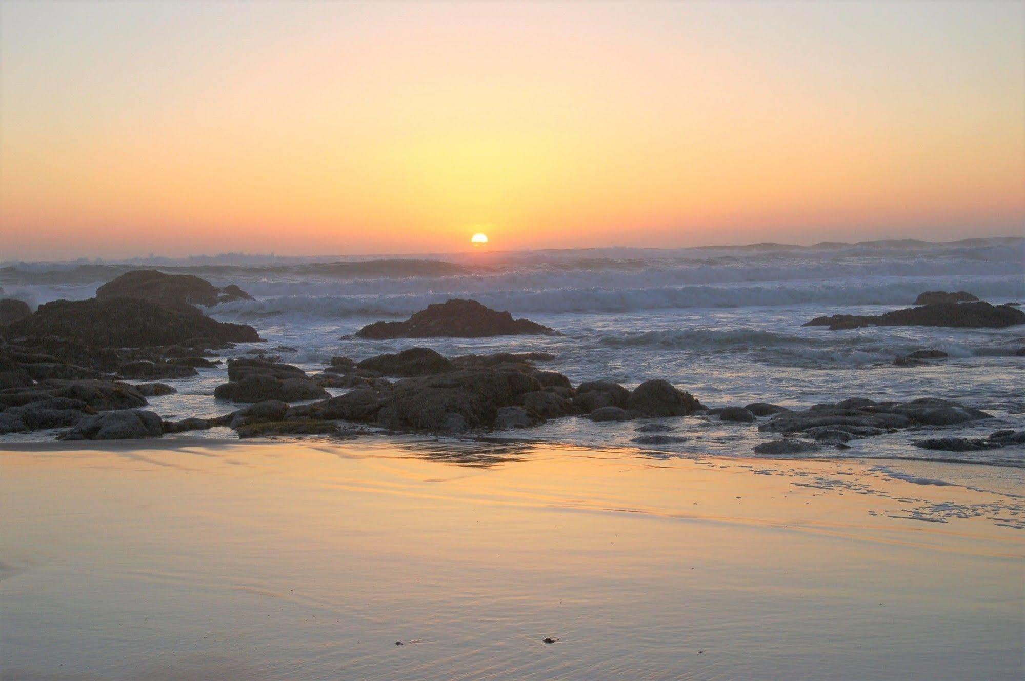 Beachfront Manor Hotel Lincoln City Bagian luar foto